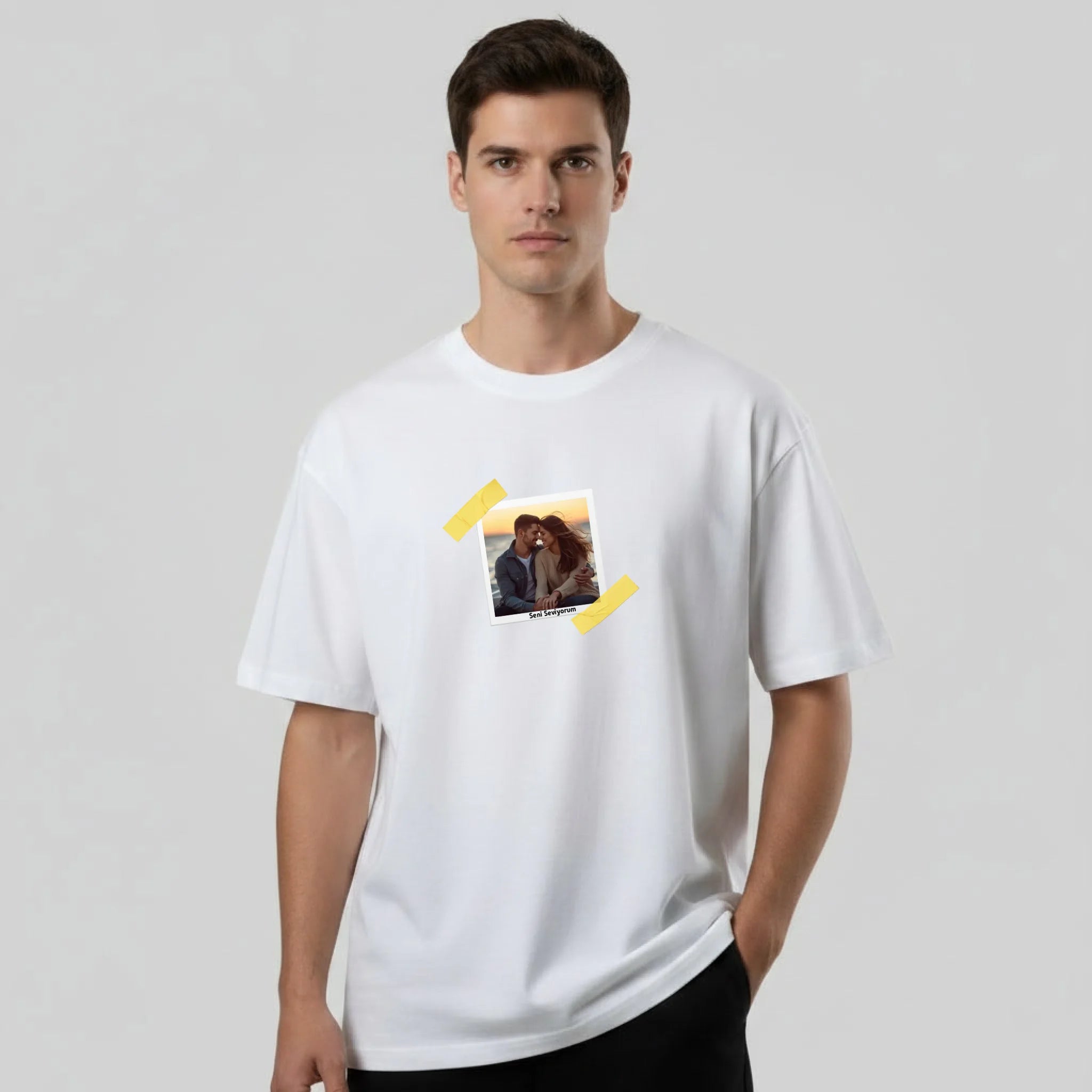 gemini-2.5-flash-image_aynı_görselin_erkek_modelini_istiyorum._tişört_aynı_geniş_kalıp._yarı_ov-0