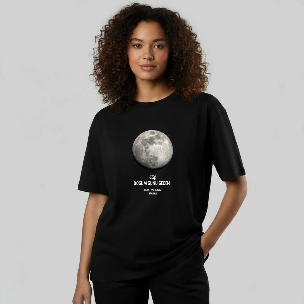 gemini-2.5-flash-image_aynı_görsel_aynı_tişört_manken_farklı_bir_kadın_manken_olsun-0