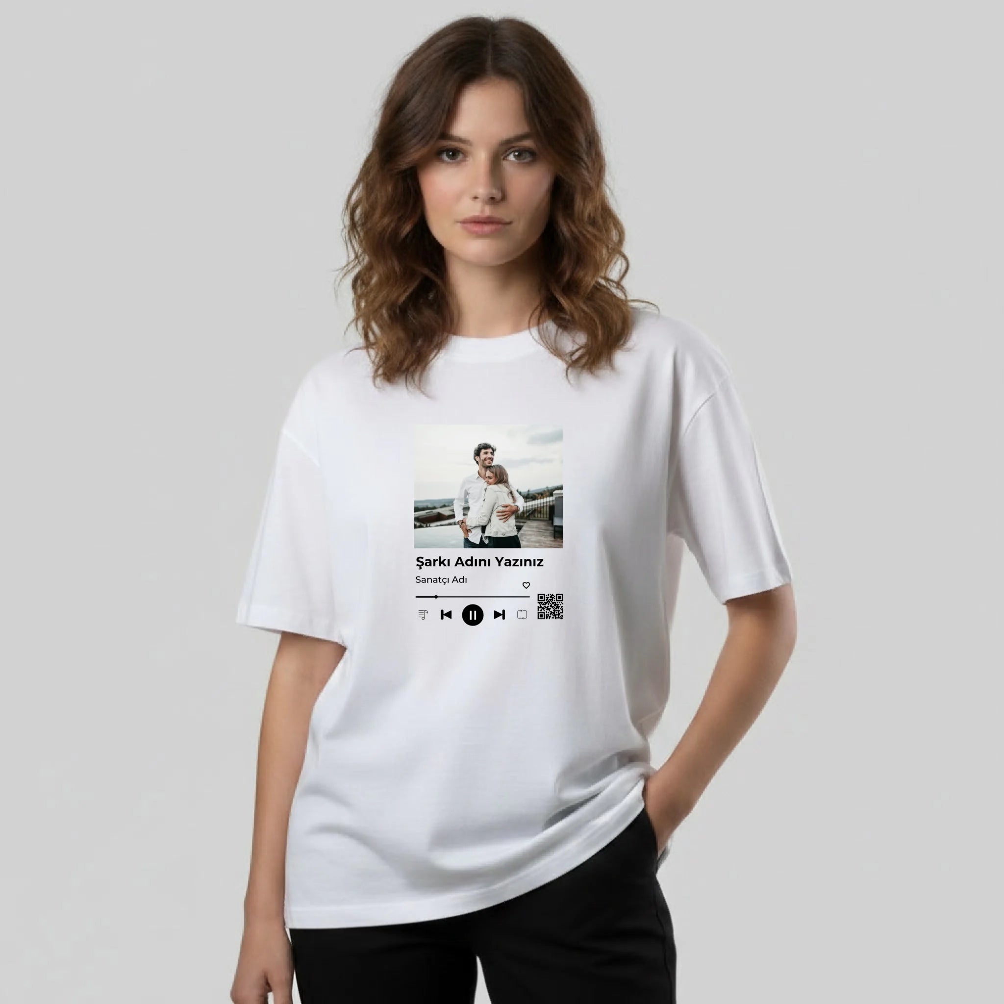 gemini-2.5-flash-image_aynı_görselin_kadın_versiyonunu_yaparmısın._kalıbı_aynı_geniş_kalıp_ol-0